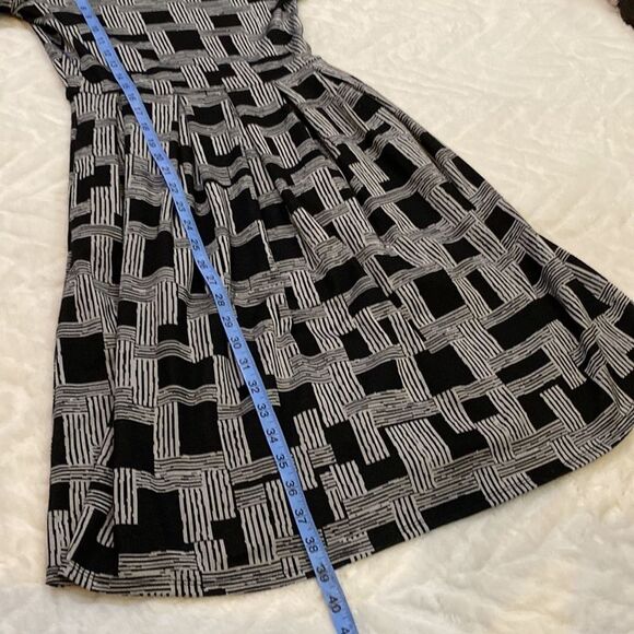LuLaRoe Geometric Black & White Minimalist And Modern Dress - Picture 6 of 14